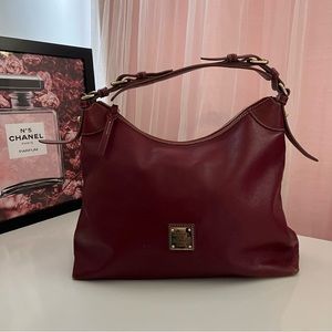 Dooney Bourke Womens J0025768 Maroon Leather Adjustable Strap Hobo Handb…